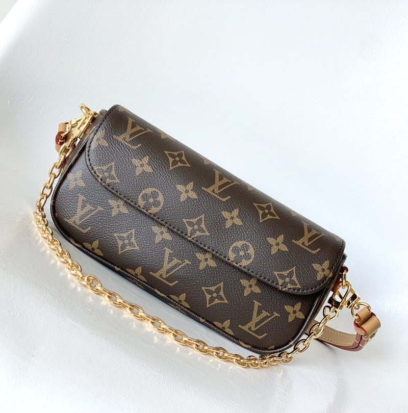 Louis Vuitton Wallet on Chain Ivy in Monogram canvas — front view